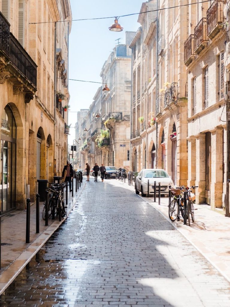 City walk Bordeaux Finding France