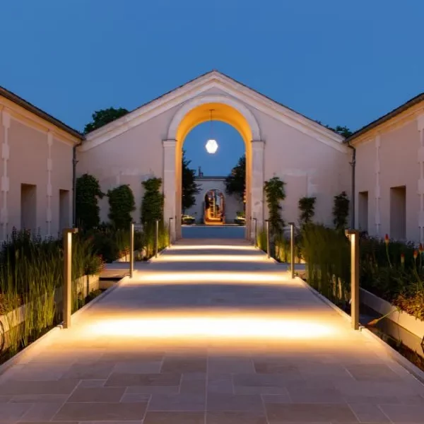 Exterieur By Night Vert ©Hôtel Chais Monnet & Spa_1