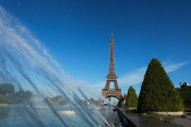 finding france eiffel tower - visit with a guide1